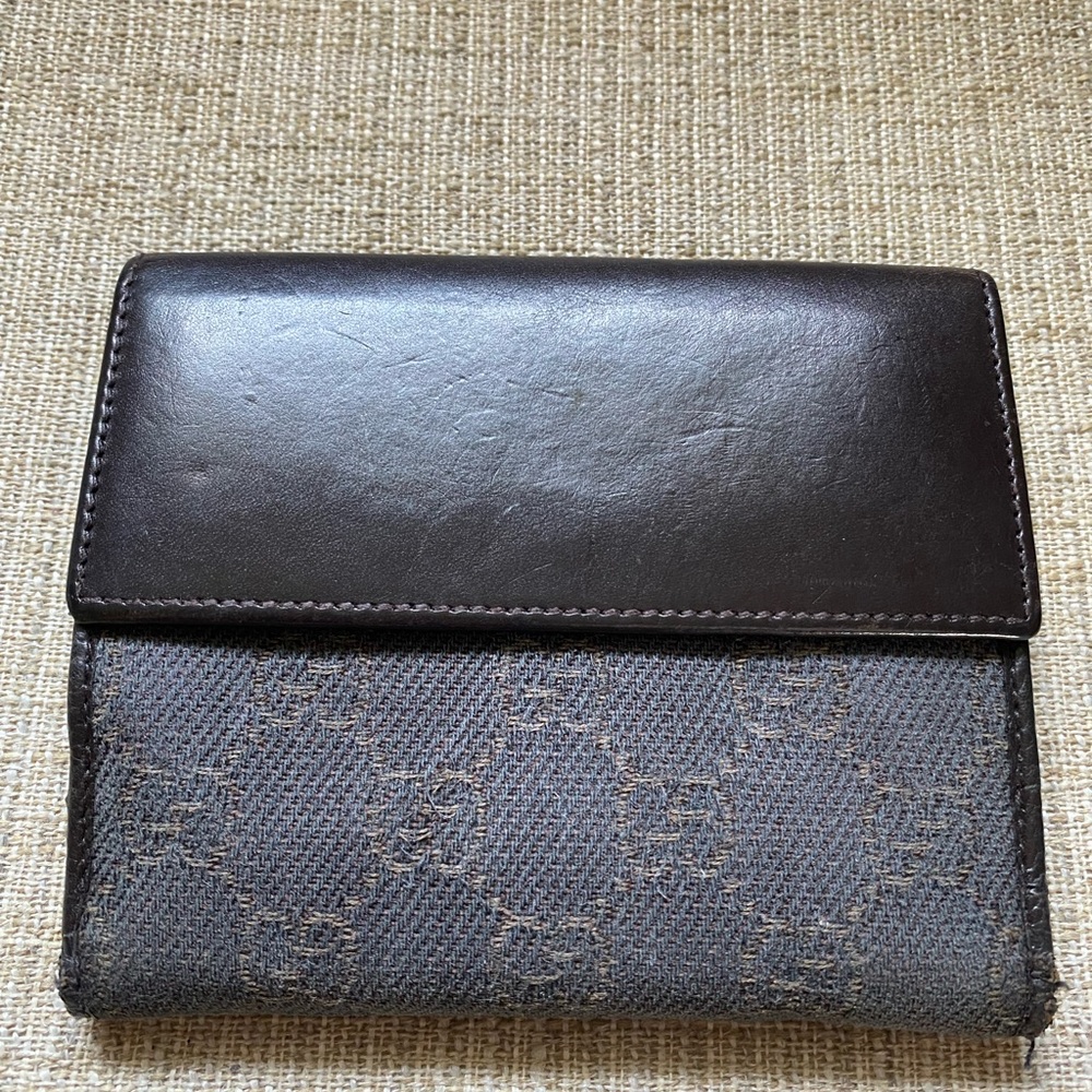 Authentic Gucci wallet